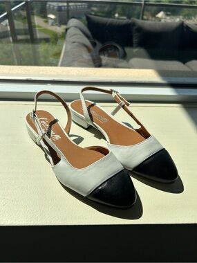 L'INTERVALLE White and Black Pointed Slingback Flats